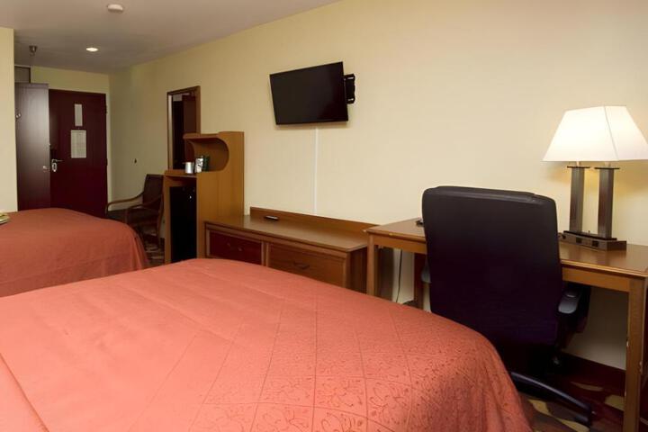 Quality Inn & Suites Kansas City I-435n Near Sports Complex