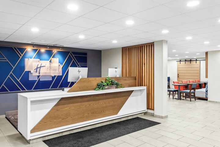 Holiday Inn Express Suites Charleston by IHG