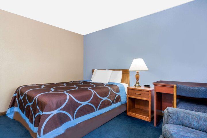 Room 5 of 15