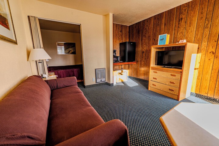 Four Winds Motel
