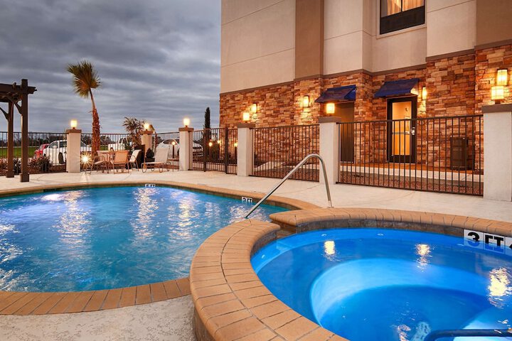 Best Western Plus Flatonia Inn