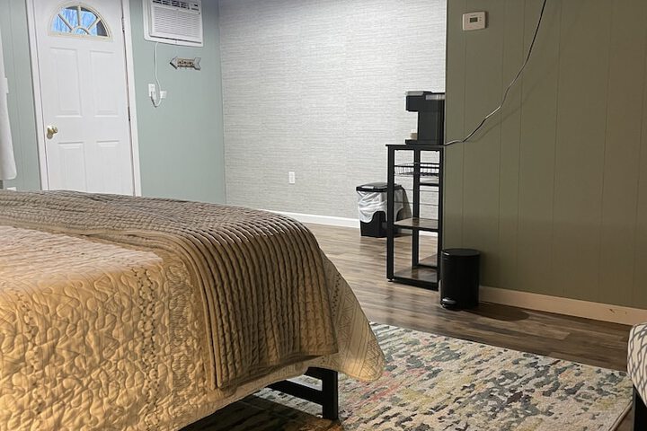 Room 11 of 32
