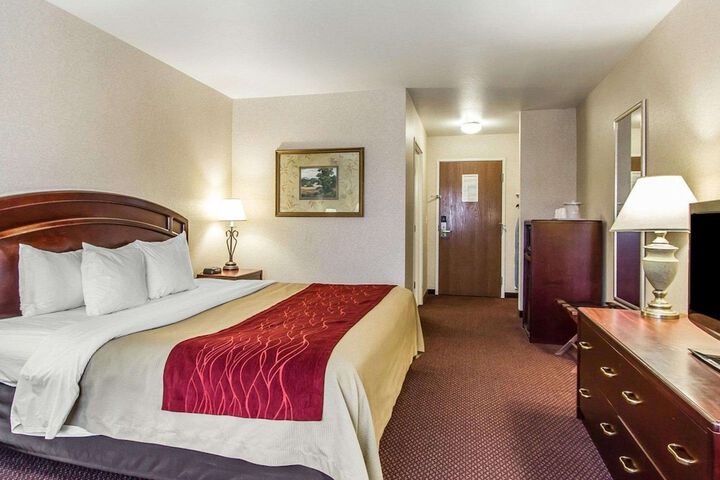 Quality Inn & Suites Fort Madison near Hwy 61