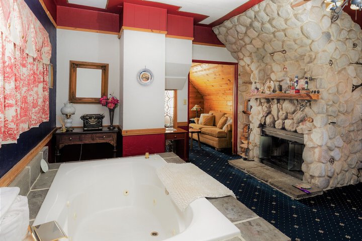 Gold Mountain Manor Bed and Breakfast