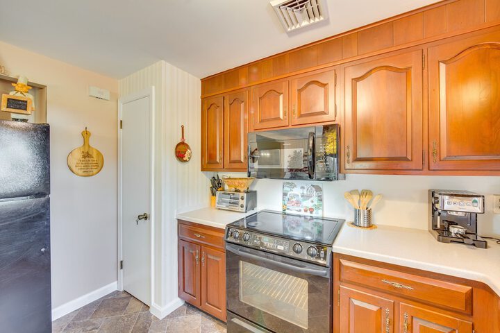 Charming Leola Home: 10 Mi to Downtown Lancaster!