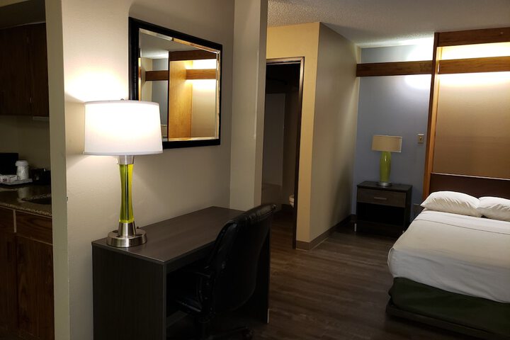 Super 8 by Wyndham Milwaukee Airport