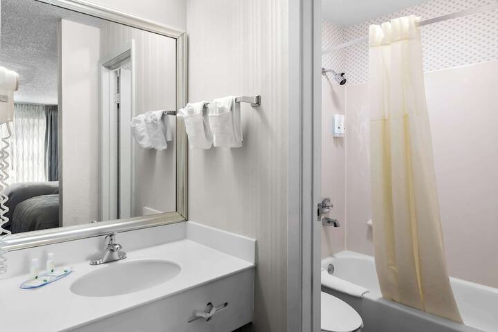 Room 13 of 31
