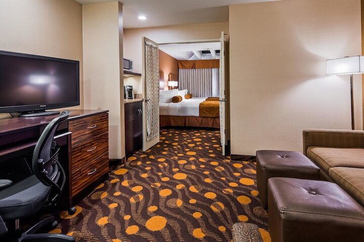 Room 10 of 33