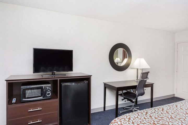 Room 11 of 14