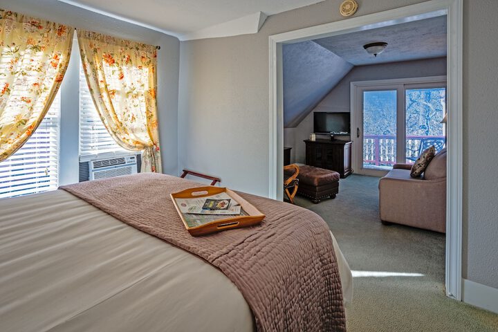 Room 42 of 242