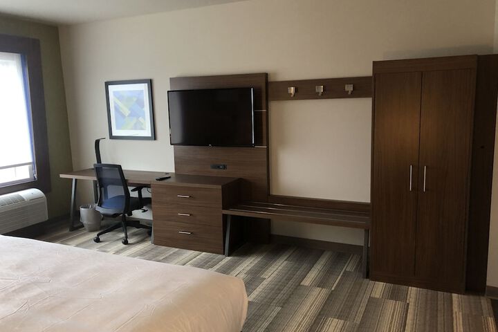 Holiday Inn Express & Suites Madison West - Middleton by IHG