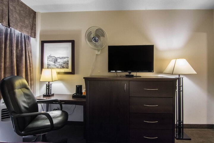 Room 10 of 36