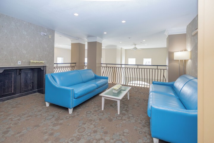 Days Inn & Suites by Wyndham Brandon