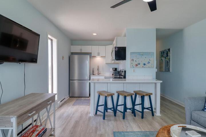 Beachfront Newly Renovated at Aqua Vista