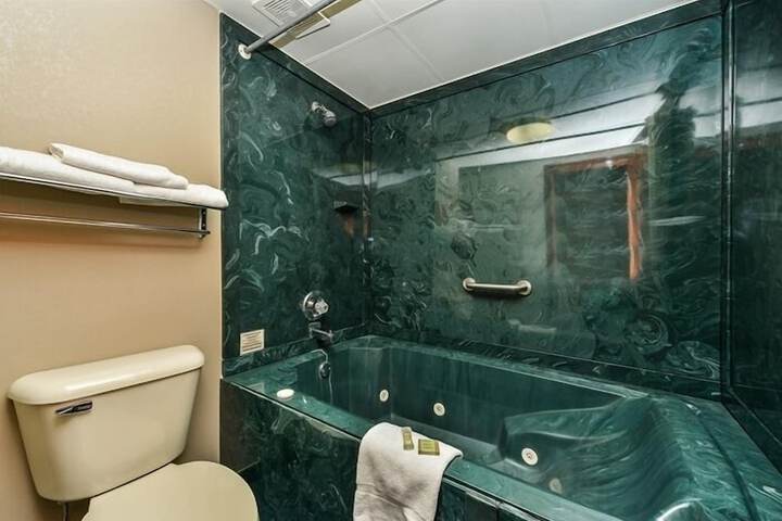 Room 7 of 19