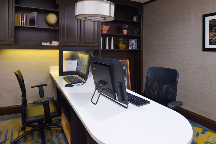 Business Center 87 of 91