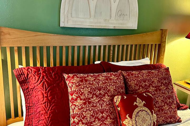 Red Rocker Inn