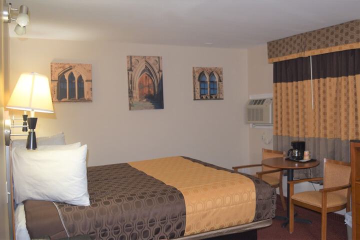 Room 21 of 35