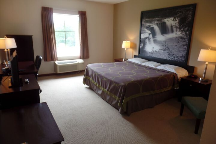 Super 8 by Wyndham Beaver Falls