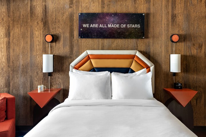 Room 27 of 37