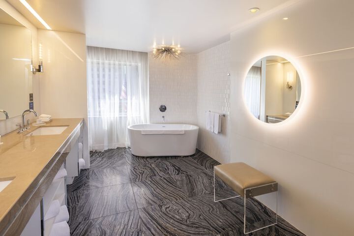 Room 32 of 121