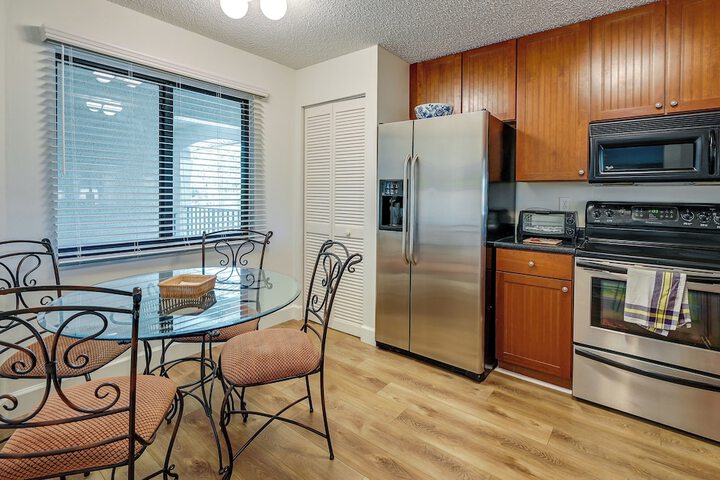 3 Mi to Beaches: Naples Condo w / Pool Access!