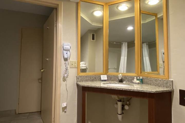 Room 29 of 82