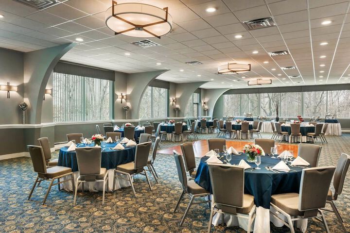 Ballroom/Hall 41 of 45