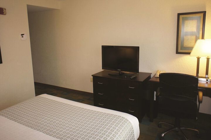 La Quinta Inn & Suites by Wyndham Boston Somerville