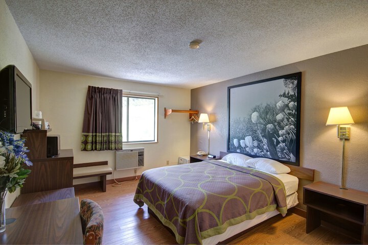 Super 8 by Wyndham Zanesville