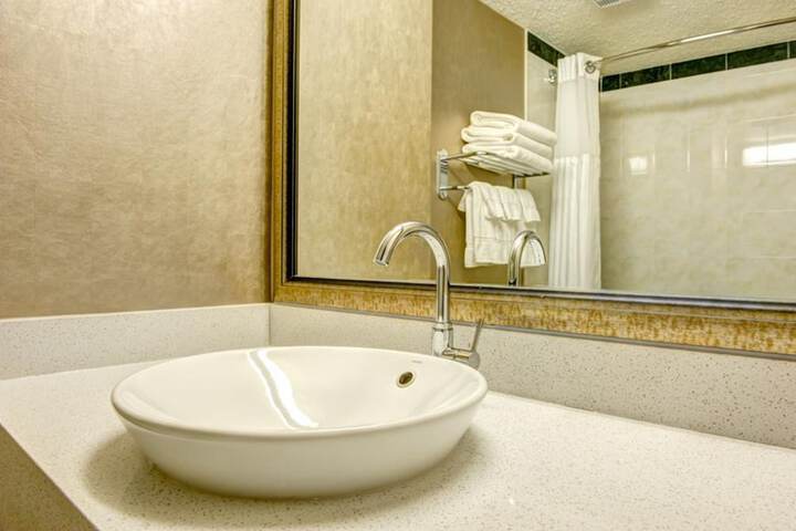Radisson Hotel & Suites Fort McMurray