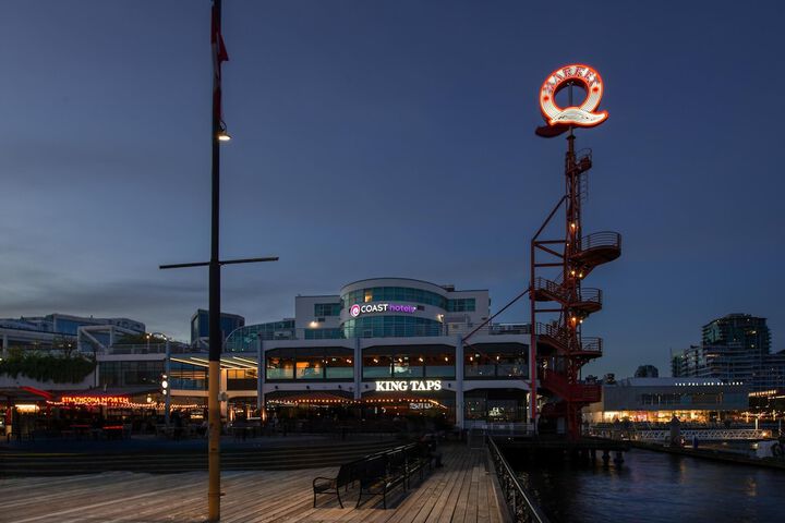 Coast Lonsdale Quay Hotel