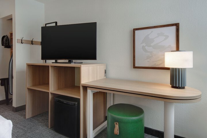 Room 8 of 40