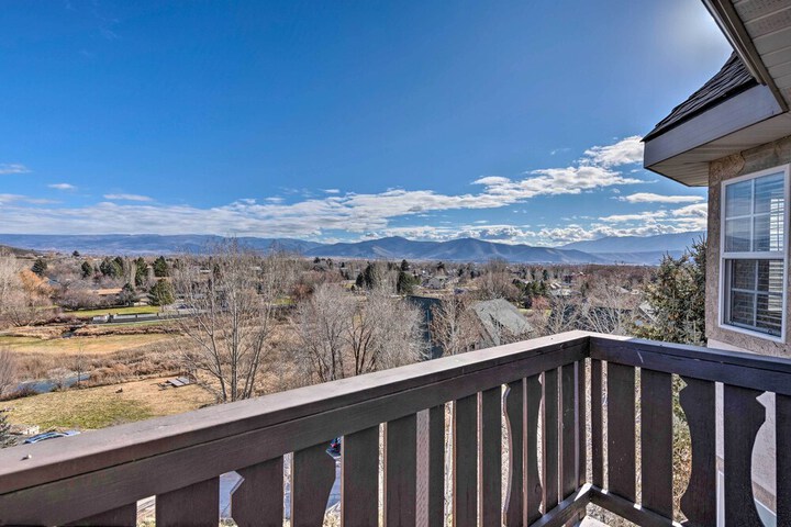 Large Cozy Midway Studio w / Mountain Views!