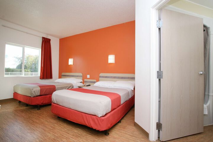 Room 25 of 28