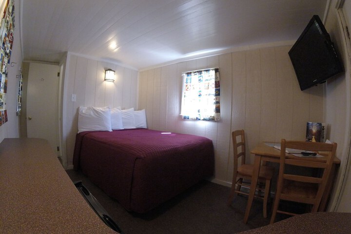 Red Caboose Motel