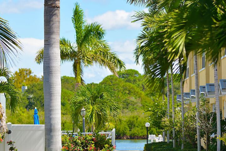 Barefoot Beach Resort