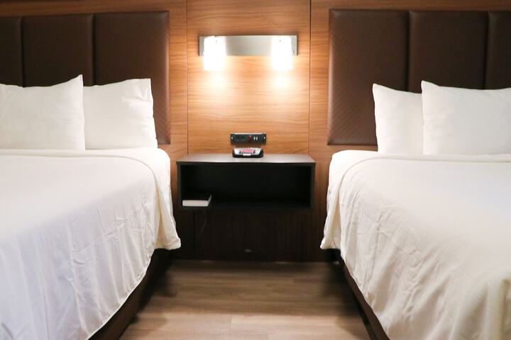 Room 32 of 40