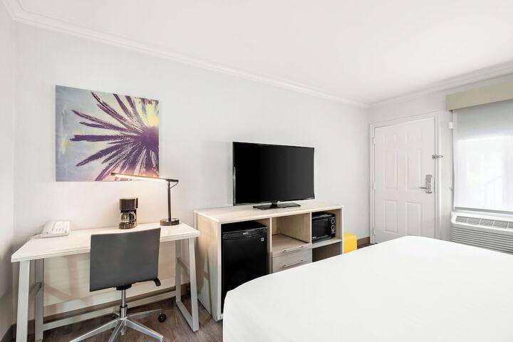 Room 8 of 42