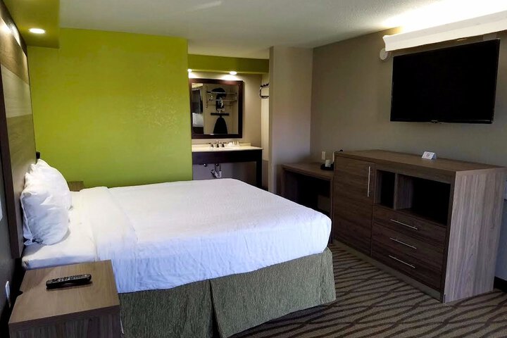 Room 20 of 33