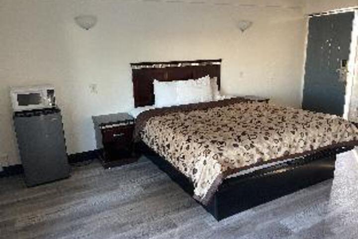Room 4 of 6
