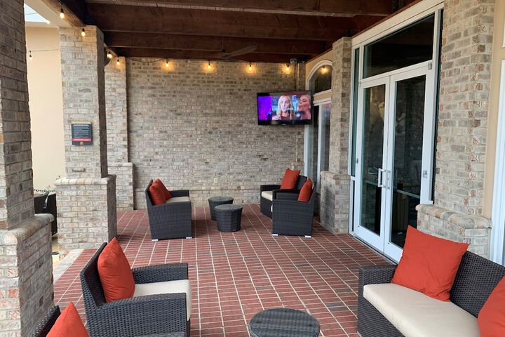 Lounge 120 of 175
