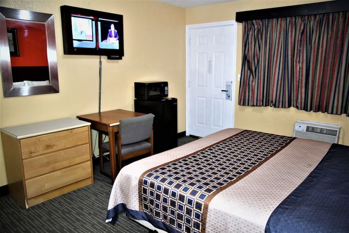 Room 5 of 32