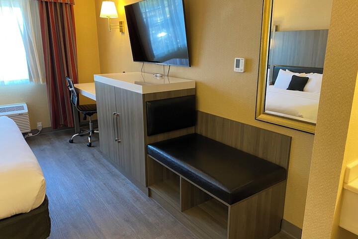 Room 13 of 71