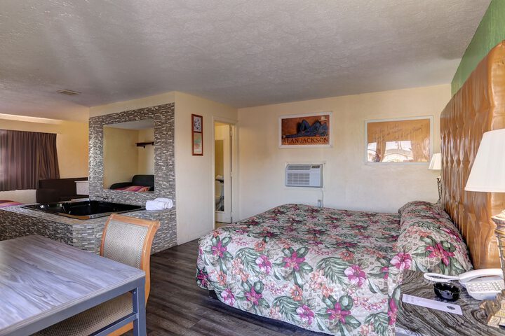 Room 8 of 25