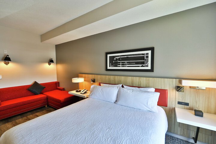 Room 34 of 93