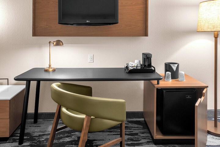 Room 25 of 37