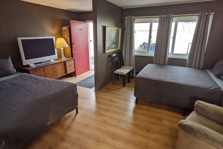 Room 4 of 10
