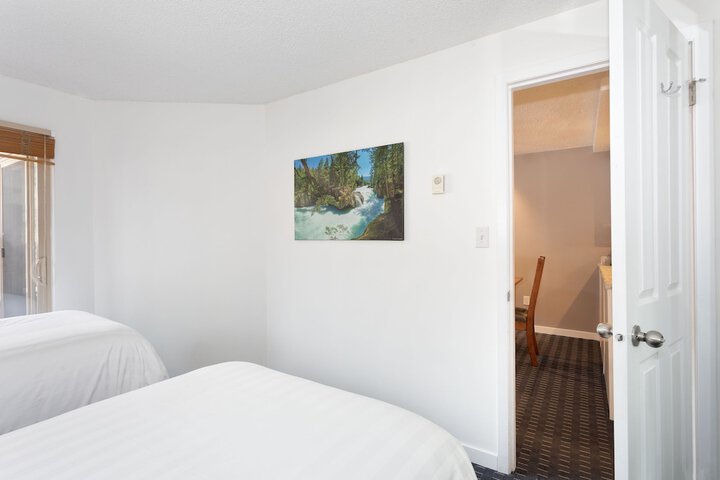 Room 93 of 182