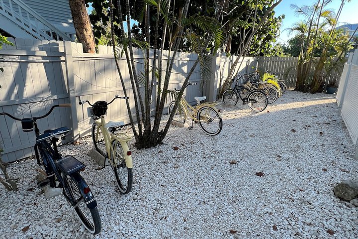 Tarpon Tale Inn